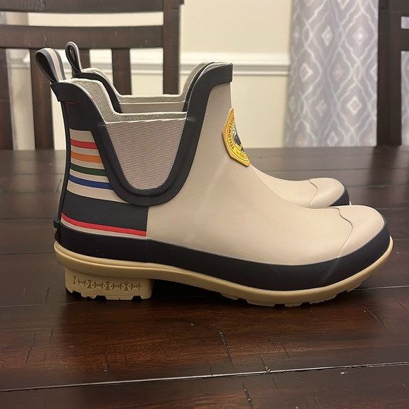 Pendleton Yellowstone Nation Park Chelsea Rain Boots new Women’s Size 7 - Picture 3 of 16